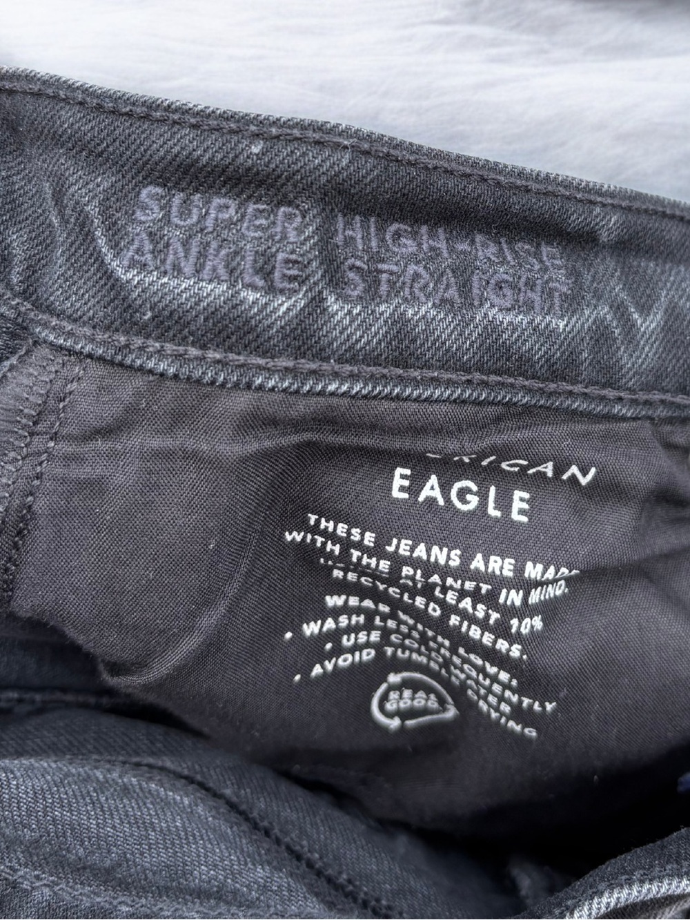 American Eagle High-Rise Ankle Straight distressed denim Jean size 6 black - Picture 3 of 4